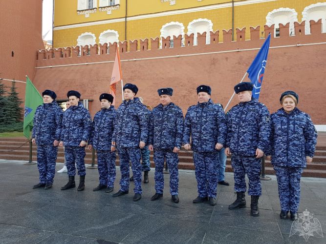 В Москве сотрудники вневедомственной охраны почтили память бойцов, погибших в годы Великой Отечественной войны