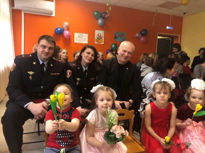 В Москве сотрудники вневедомственной охраны провели концерт для воспитанников Центра «Планета семьи»