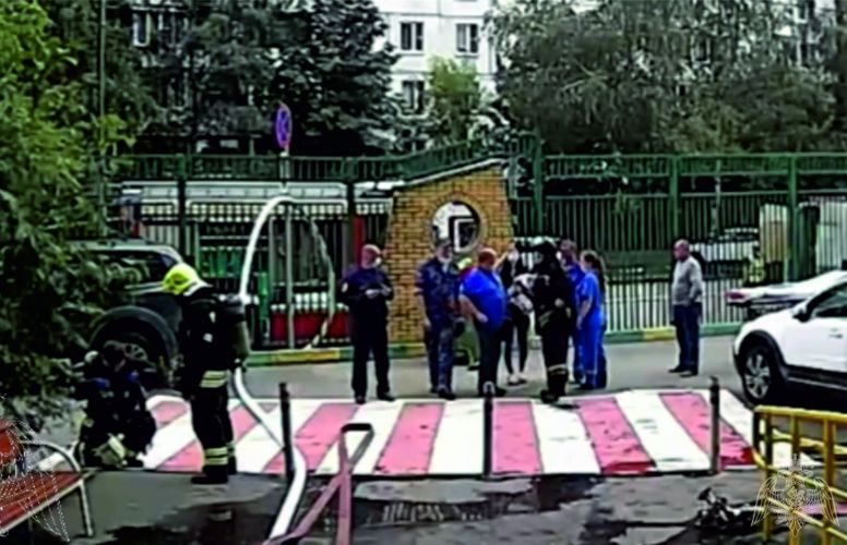 В МОСКВЕ СОТРУДНИК РОСГВАРДИИ СПАС РЕБЕНКА НА ПОЖАРЕ (ВИДЕО)