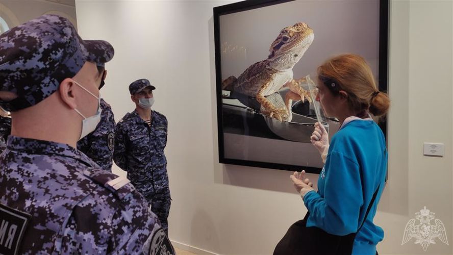 Столичные росгвардейцы посетили интерактивный фестиваль ARTlIFE 2020 в Манеже