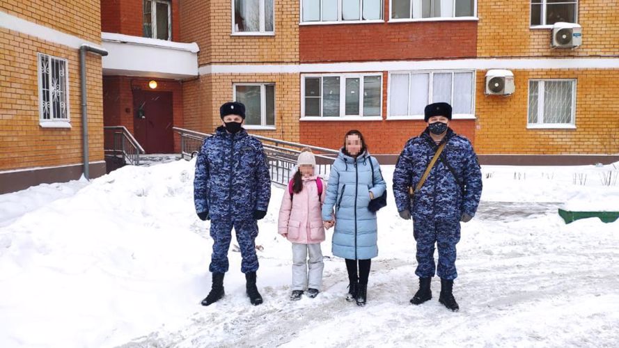 Столичные росгвардейцы нашли и вернули родителям пропавшего ребенка