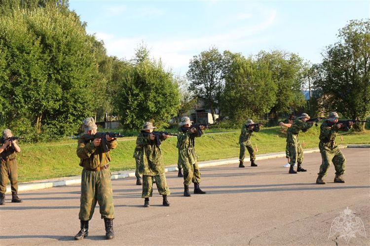 Сотрудники московского СОБР провели выездной мастер-класс для подростков