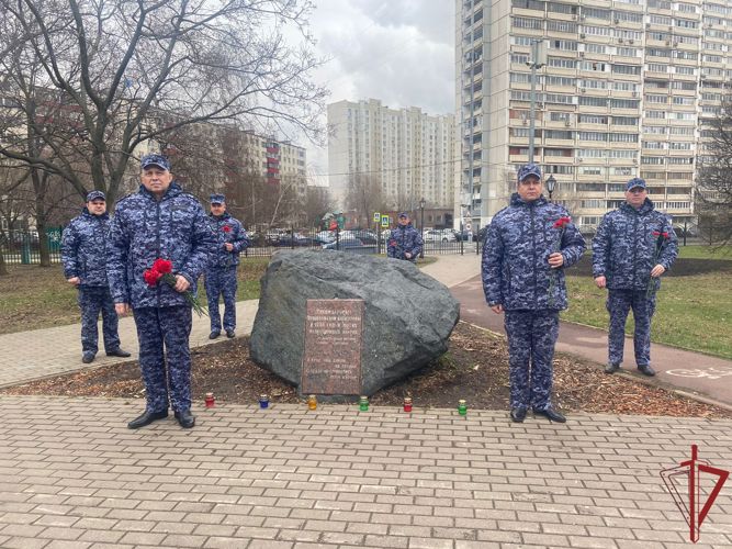Акцию, посвященную 36-й годовщине аварии на Чернобыльской АЭС, провели в Москве сотрудники Росгвардии