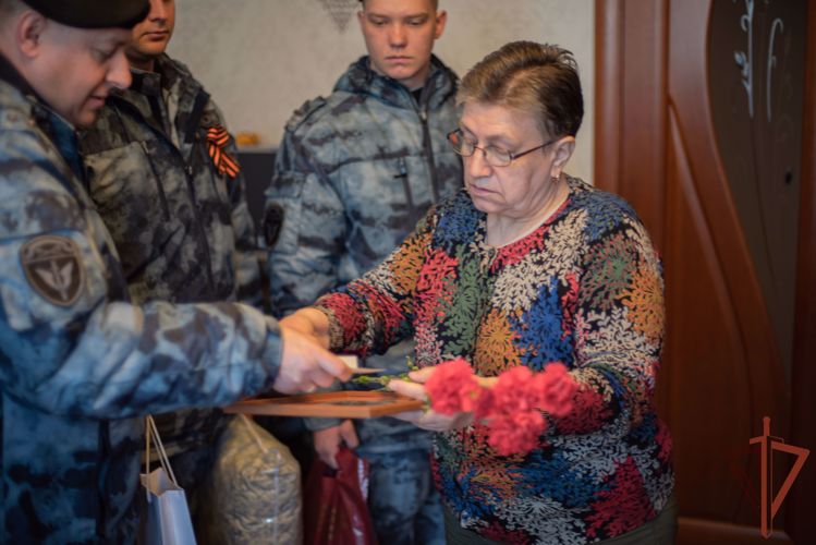 Акция «парад у дома ветеранов» прошла в столичном главке Росгвардии