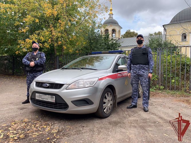 Росгвардейцы в Москве разыскали потерявшегося мальчика