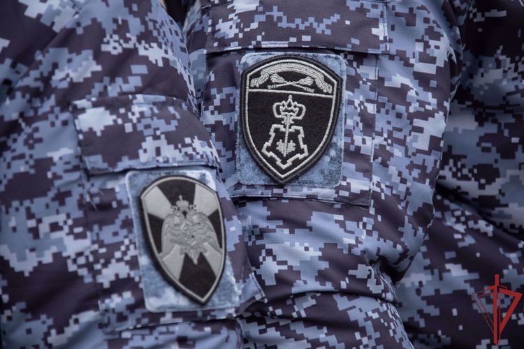 Столичные росгвардейцы задержали девушку, пытавшуюся украсть кроссовки из магазина