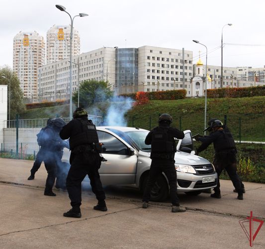 В День образования СОБР в гостях у столичного спецназа Росгвардии побывали курсанты