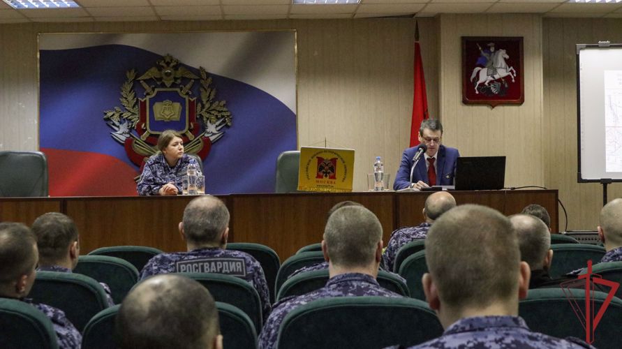 Сотрудники Росгвардии проводят в Москве памятные мероприятия ко Дню снятия блокады Ленинграда