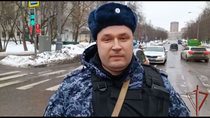 Пострадавшему при ДТП в Москве велосипедисту доврачебную помощь оказали сотрудники Росгвардии