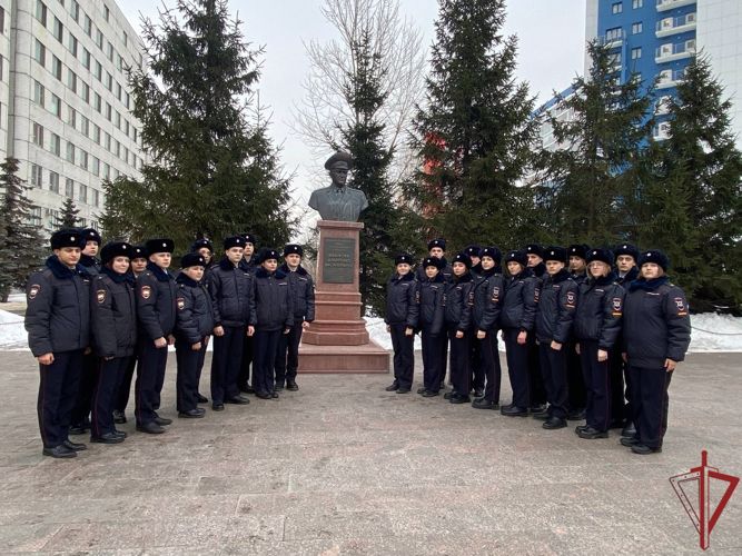 Росгвардейцы провели день открытых дверей, приуроченный ко Дню защитника Отечества