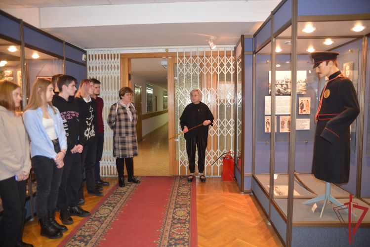День открытых дверей провели для московских школьников в столичном главке Росгвардии