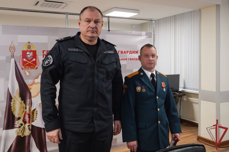 Начальник столичного главка Росгвардии наградил отличившихся сотрудников государственными наградами