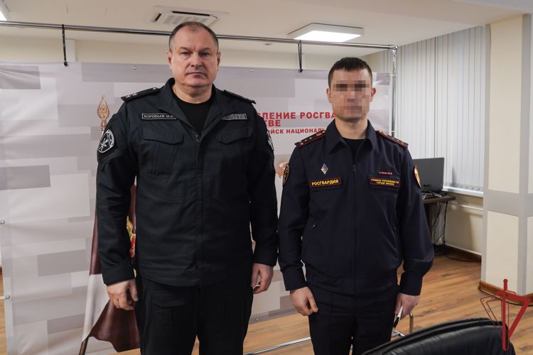 Начальник столичного главка Росгвардии наградил отличившихся сотрудников государственными наградами