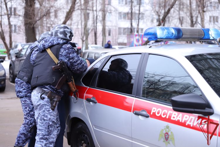 Росгвардейцы задержали мужчину, подозреваемого в распространении наркотиков в Москве