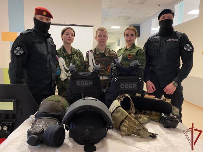 Ведомственную акцию «Неделя мужества» провели столичные росгвардейцы
