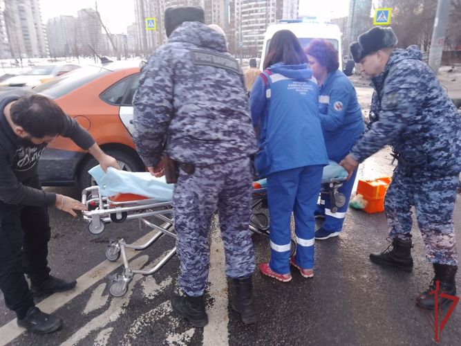 Столичные росгвардейцы оказали доврачебную помощь, пострадавшим в дтп