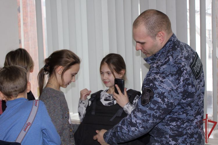 День открытых дверей провели для детей в столичном главке Росгвардии