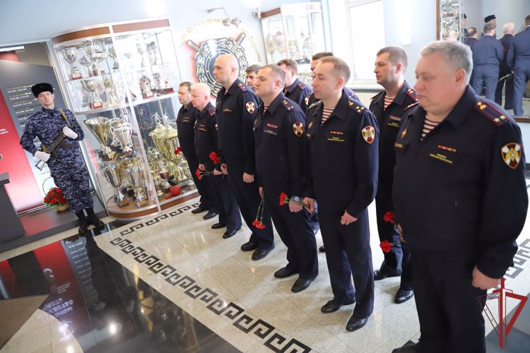 В управлении вневедомственнойохраны столичного главка Росгвардии почтили память погибших товарищей
