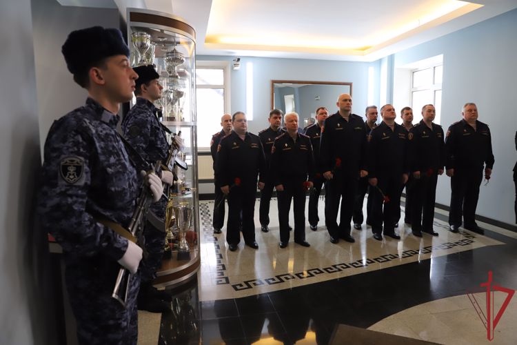 В управлении вневедомственнойохраны столичного главка Росгвардии почтили память погибших товарищей