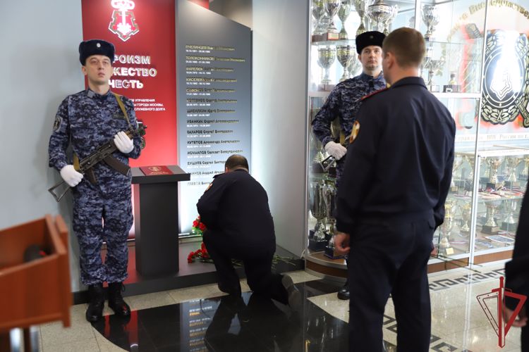 В управлении вневедомственнойохраны столичного главка Росгвардии почтили память погибших товарищей