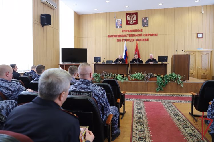 Руководители столичного Управления вневедомственной охраны встретились с сотрудниками, прошедшими первоначальное обучение