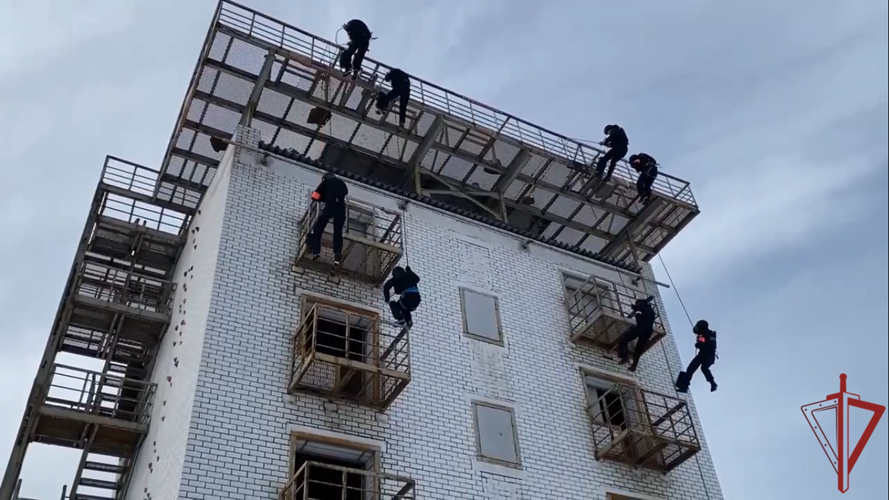 Тактико-специальные учения спецназа Росгвардии прошли в Москве