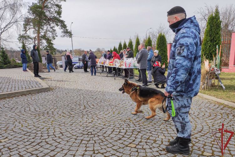 Столичные Росгвардейцы обеспечили безопасность прибытия благодатного огня и пасхальных богослужений