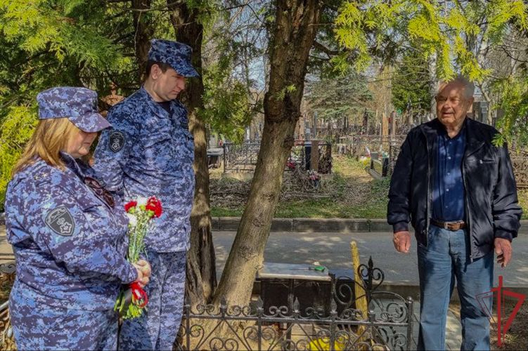 Столичные Росгвардейцы почтили память героя России в день его рождения