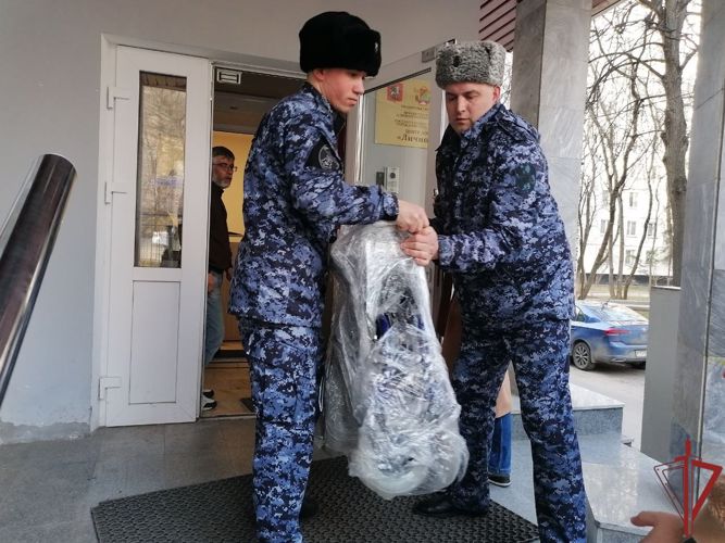 Сотрудники Росгвардии приняли участие в отправке гуманитарной помощи