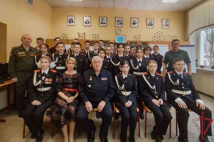 Московские Росгвардейцы провели уроки мужества для школьников