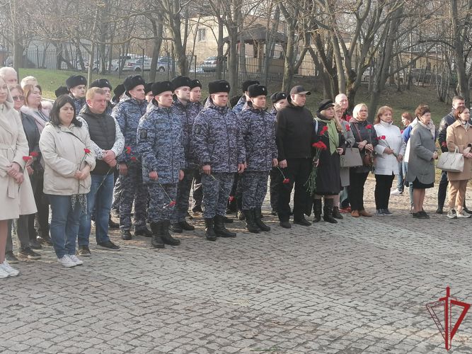 Столичные Росгвардейцы почтили память узников концлагерей
