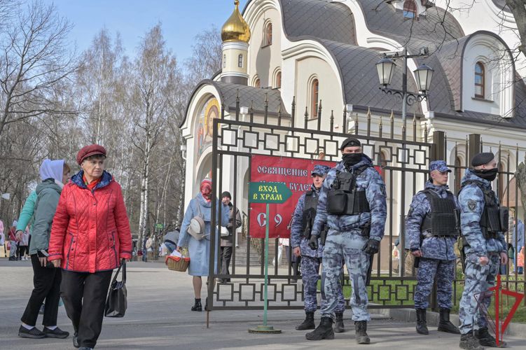 Столичные Росгвардейцы обеспечили безопасность прибытия благодатного огня и пасхальных богослужений