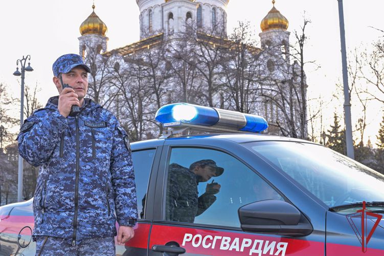 Столичные Росгвардейцы обеспечили безопасность прибытия благодатного огня и пасхальных богослужений