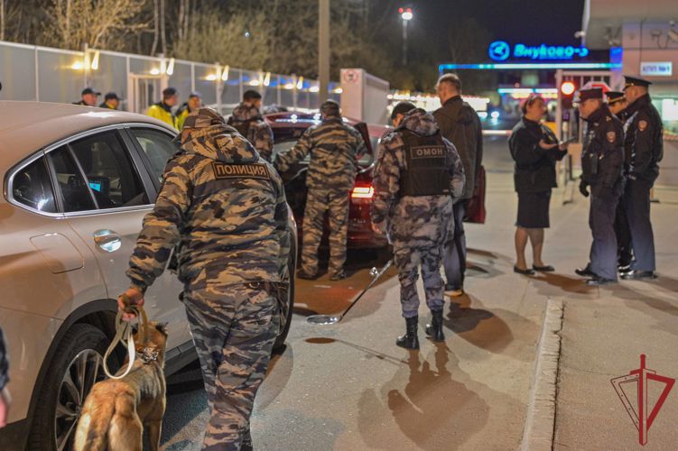Столичные Росгвардейцы обеспечили безопасность прибытия благодатного огня и пасхальных богослужений