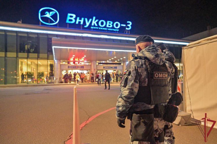 Столичные Росгвардейцы обеспечили безопасность прибытия благодатного огня и пасхальных богослужений