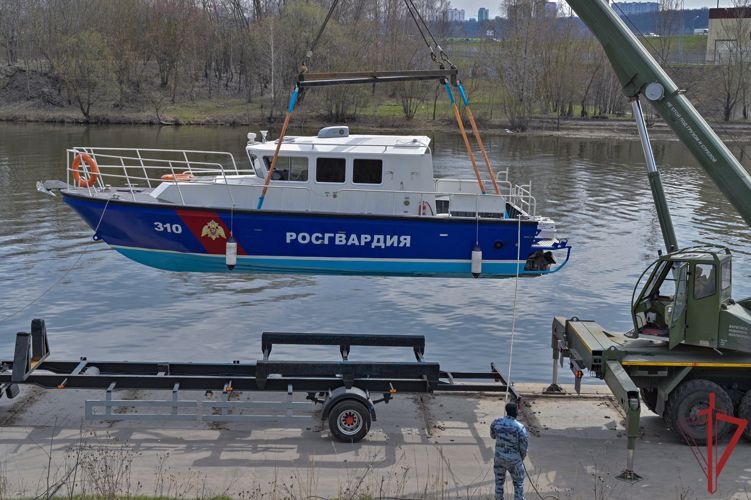 Спецназ Росгвардии приступил к патрулированию акватории Москвы-реки