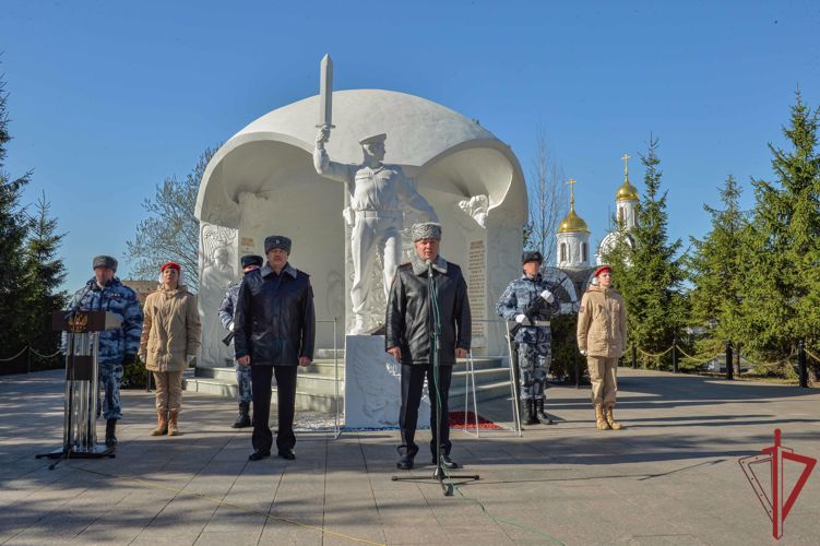 В Москве сотрудники ОМОН«Авангард» открыли аллею славы в день памяти погибших боевых товарищей