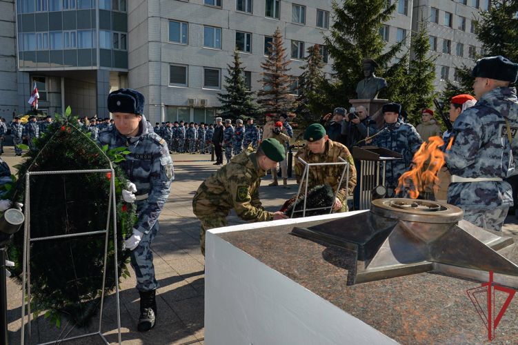 В Москве сотрудники ОМОН«Авангард» открыли аллею славы в день памяти погибших боевых товарищей