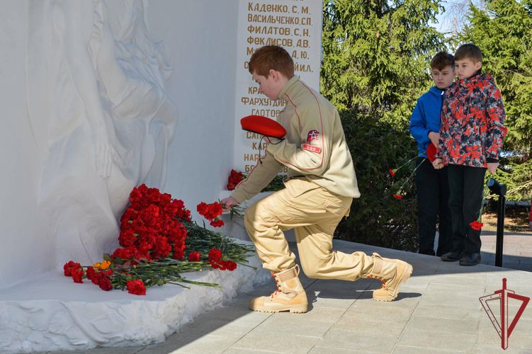 В Москве сотрудники ОМОН«Авангард» открыли аллею славы в день памяти погибших боевых товарищей