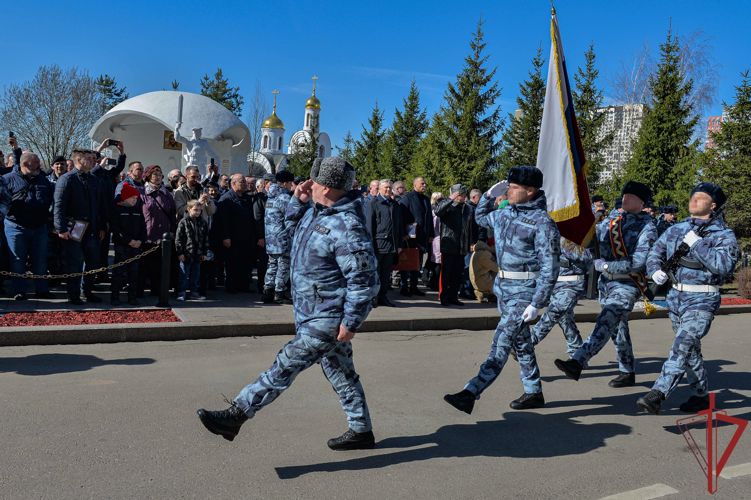 В Москве сотрудники ОМОН«Авангард» открыли аллею славы в день памяти погибших боевых товарищей