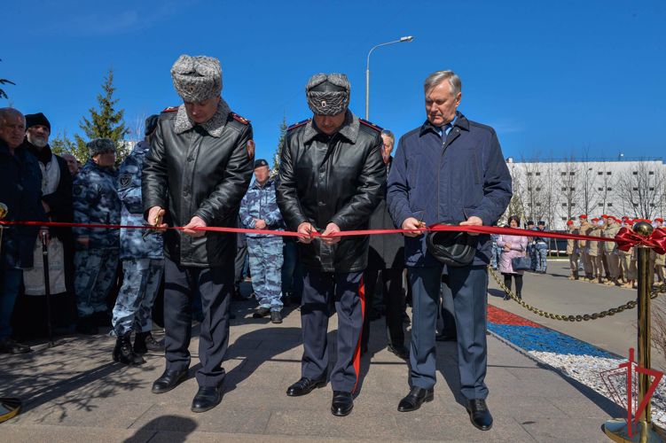 В Москве сотрудники ОМОН«Авангард» открыли аллею славы в день памяти погибших боевых товарищей