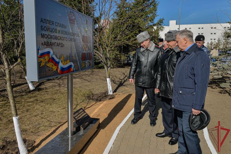 В Москве сотрудники ОМОН«Авангард» открыли аллею славы в день памяти погибших боевых товарищей