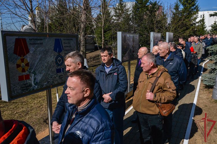 В Москве сотрудники ОМОН«Авангард» открыли аллею славы в день памяти погибших боевых товарищей