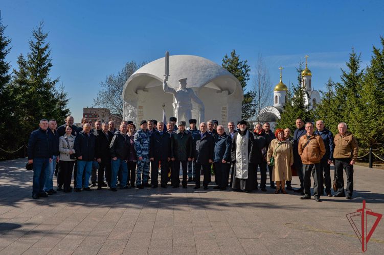 В Москве сотрудники ОМОН«Авангард» открыли аллею славы в день памяти погибших боевых товарищей