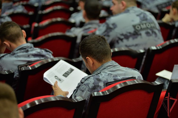 Сотрудники и военнослужащие столичного главка Росгвардии присоединились к акции «Диктант Победы»