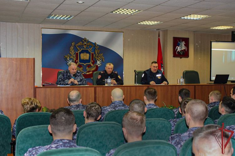 В столичном главке Росгвардии прошло профилактическое занятие в области безопасности дорожного движения
