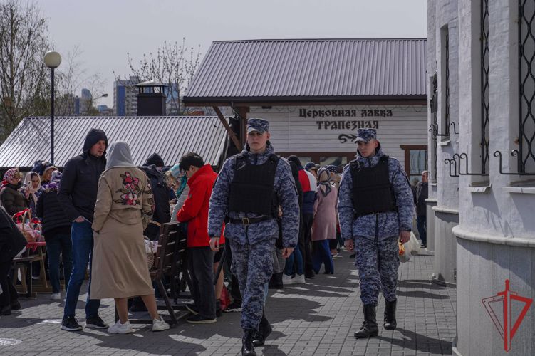 Столичные Росгвардейцы обеспечили безопасность прибытия благодатного огня и пасхальных богослужений