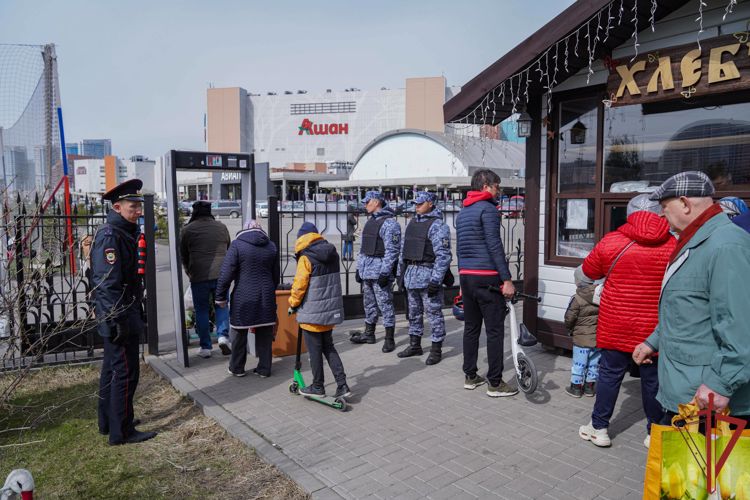 Столичные Росгвардейцы обеспечили безопасность прибытия благодатного огня и пасхальных богослужений