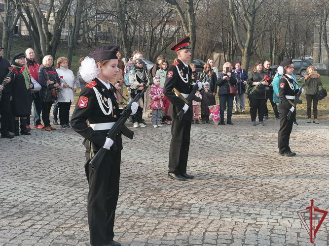 Столичные Росгвардейцы почтили память узников концлагерей