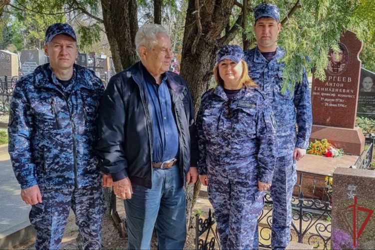 Столичные Росгвардейцы почтили память героя России в день его рождения